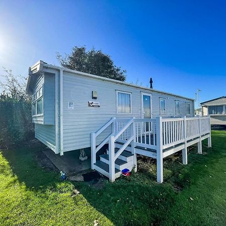 Lovely Caravan With Decking And Outside Furniture At Broadland Sands Ref 20113Bs Hopton on Sea Eksteriør bilde