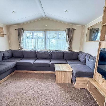 Lovely Caravan With Decking And Outside Furniture At Broadland Sands Ref 20113Bs Hopton on Sea Eksteriør bilde