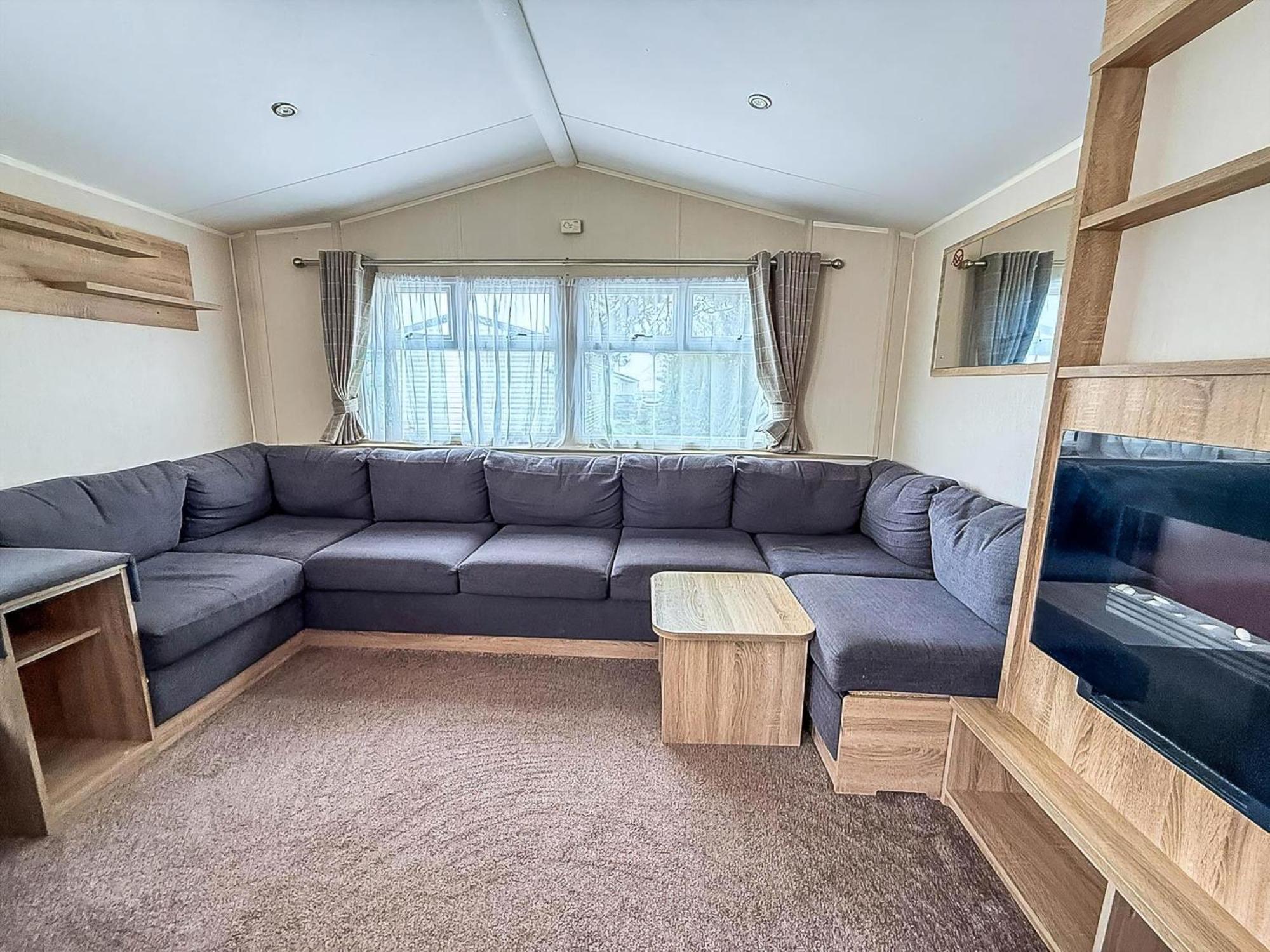 Lovely Caravan With Decking And Outside Furniture At Broadland Sands Ref 20113Bs Hopton on Sea Eksteriør bilde